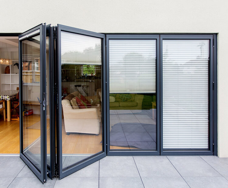 folding door with integral blinds